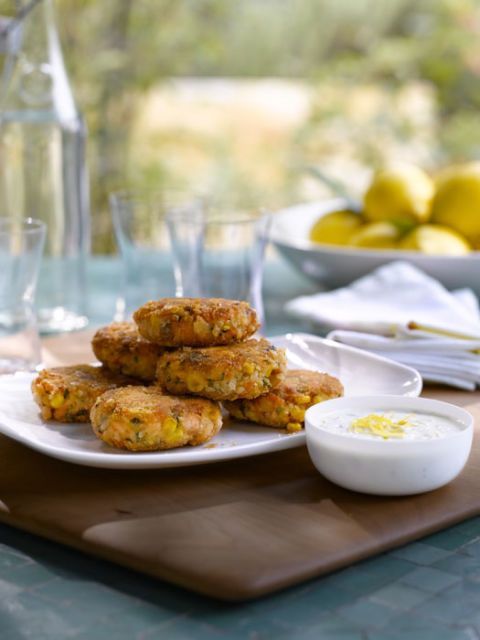 Lososove torte z jogurtovo omako Lemon-Caper