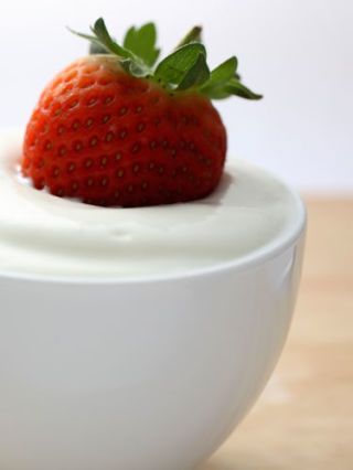 10. Jogurt (navaden, nemaščoben ali brez maščob)