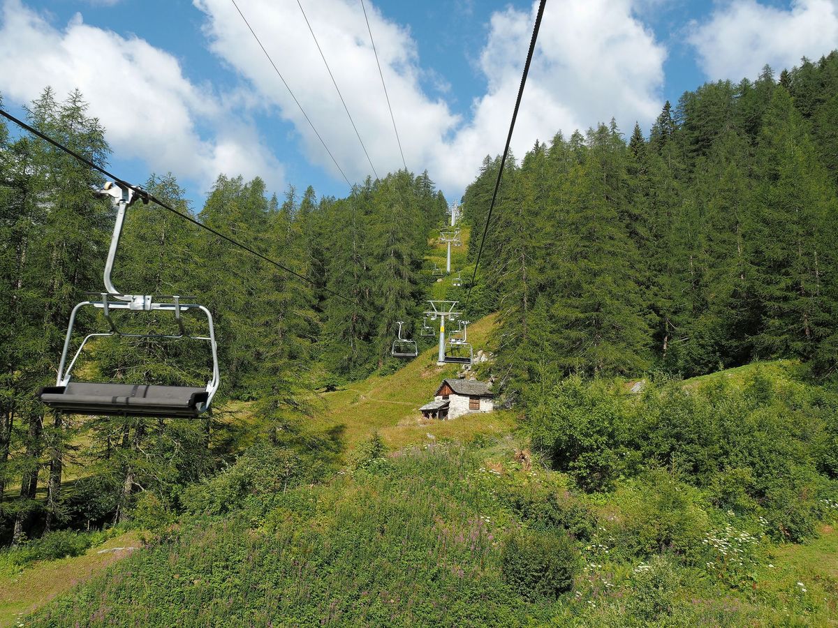 Blick vom Sessellift von Bosco Gurin nach Grossalp, Schweiz