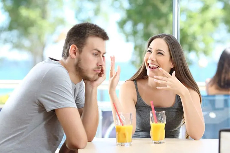 home ignorant la parla de la dona