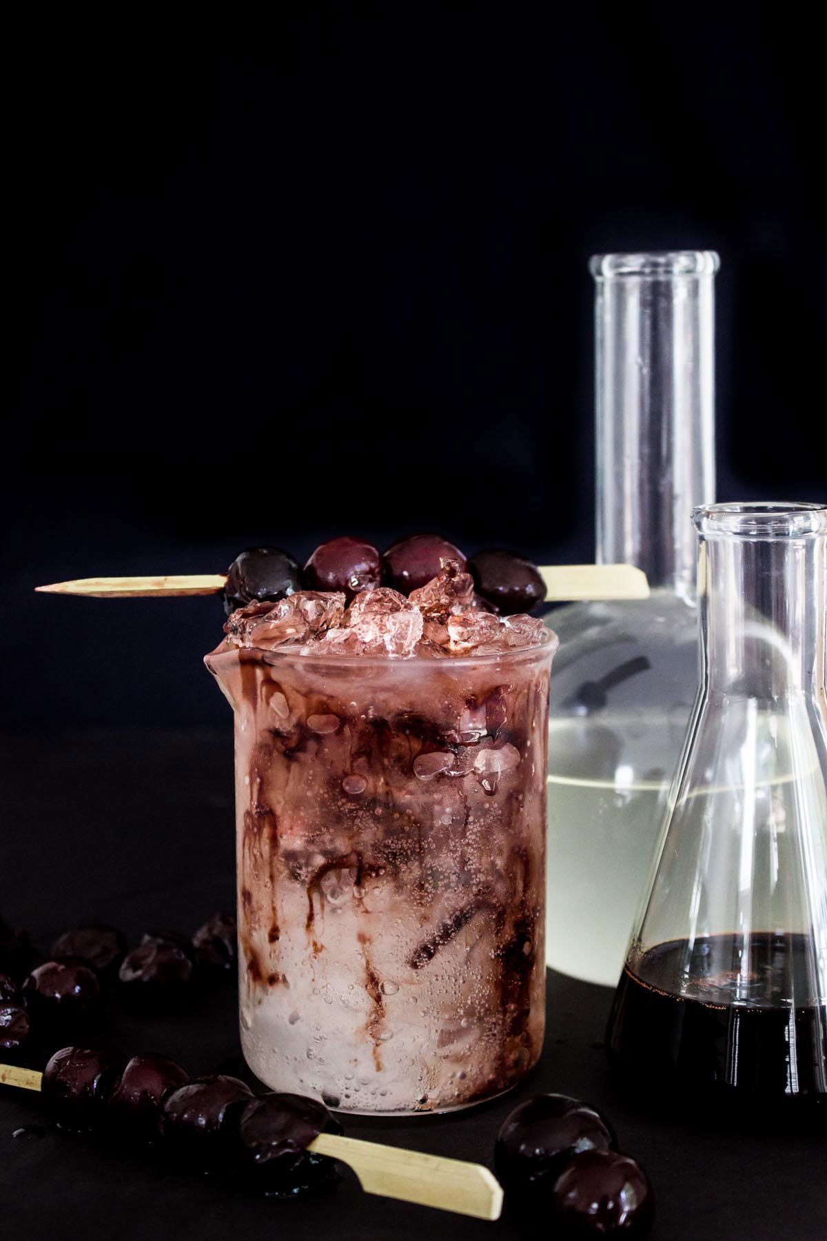 Glas, Lebensmittel, Zutaten, Flüssigkeit, Trinkgeschirr, Getränk, Barware, transparentes Material, Stilllebenfotografie, Zylinder,