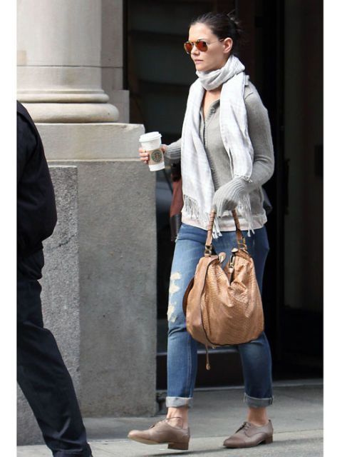 entspannte Mode auf Katie Holmes