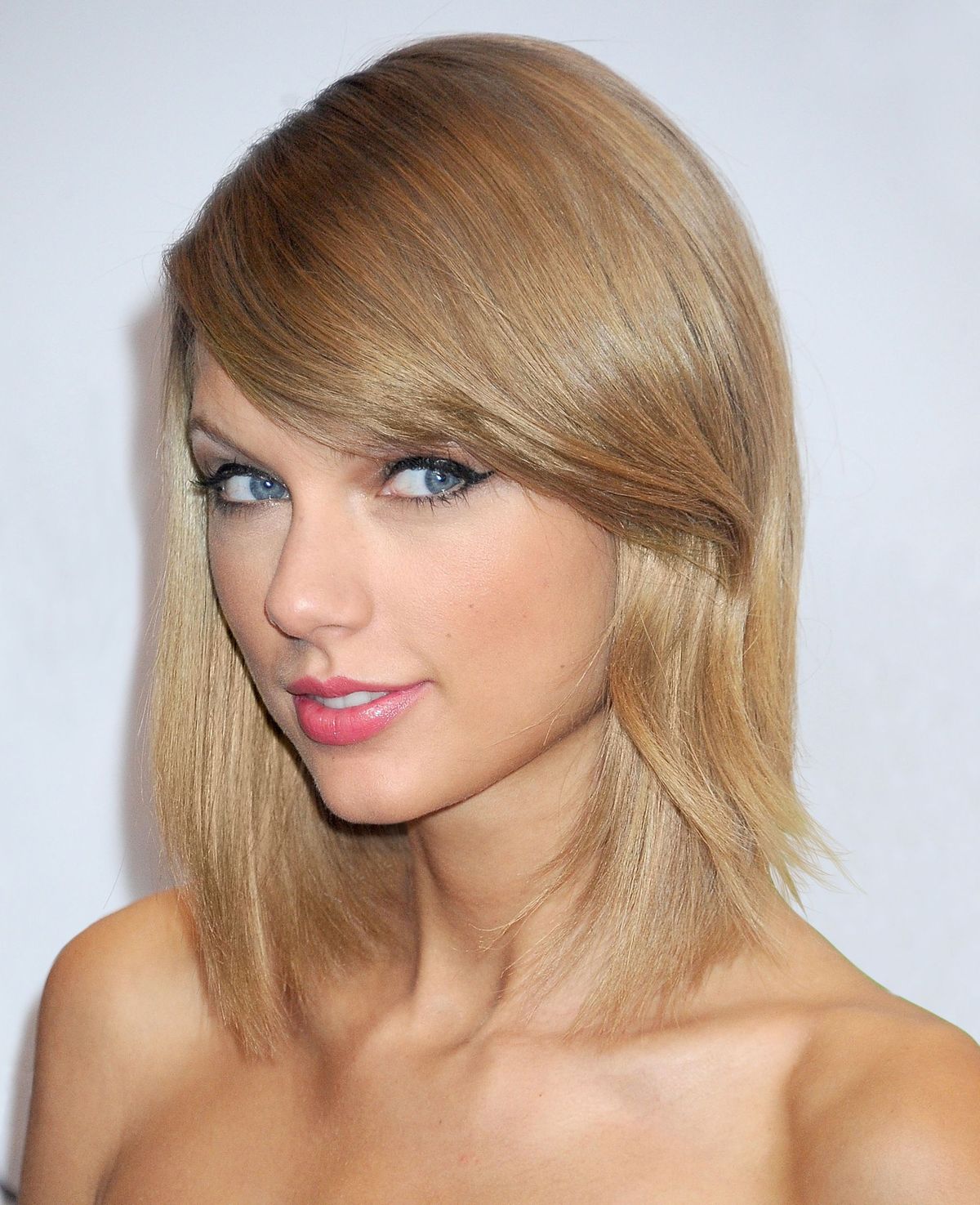 LOS ANGELES, CA - 5. DEZEMBER: Sänger Taylor Swift besucht KIIS FM