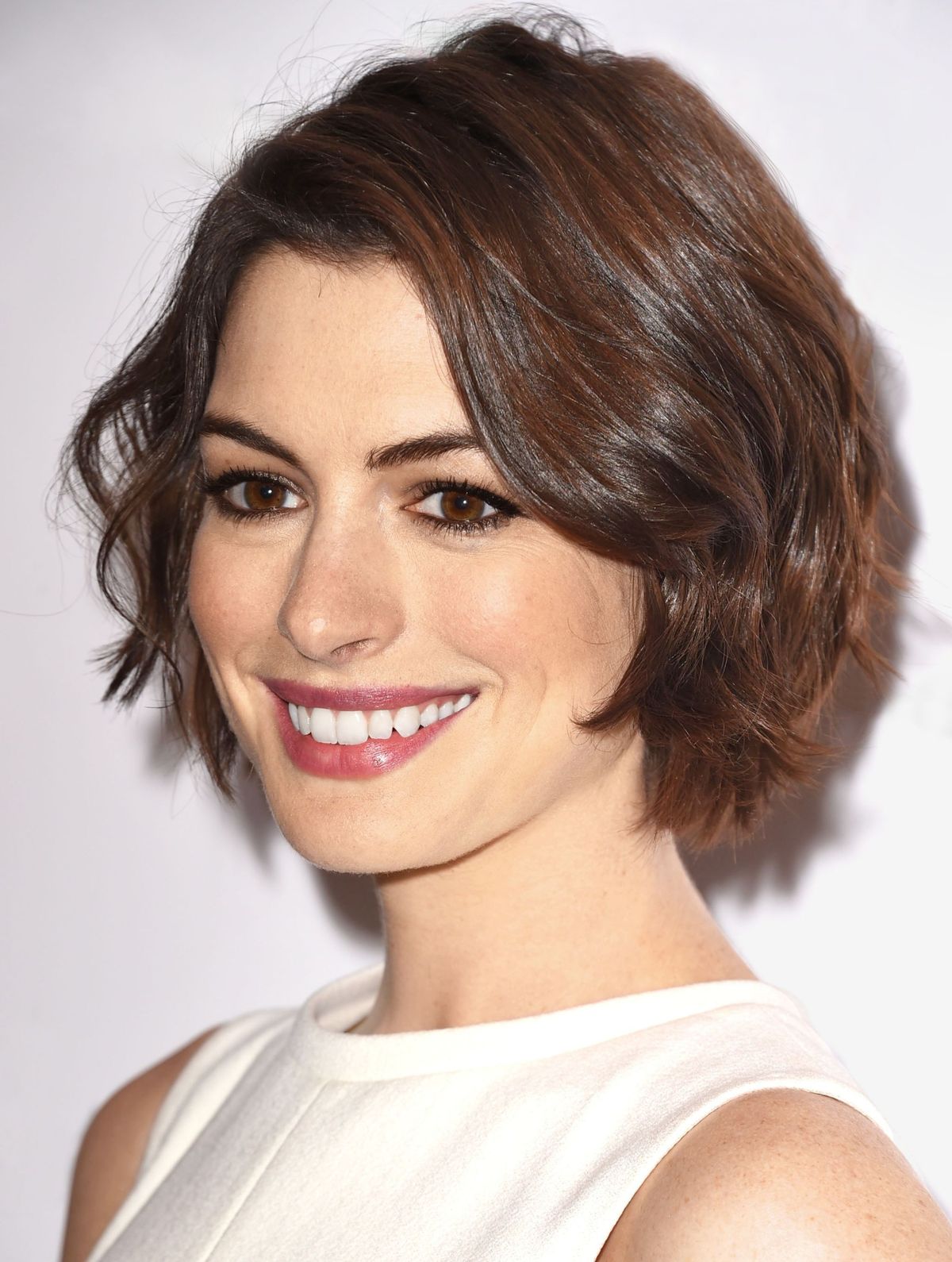BEVERLY HILLS, CA - 9. JANUAR: Anne Hathaway kommt an den 15. jährlichen AFI-Preisen am Four Seasons Hotel Los Angeles in Beverly Hills am 9. Januar 2015 in Beverly Hills, Kalifornien an. (Foto von Steve Granitz / WireImage)