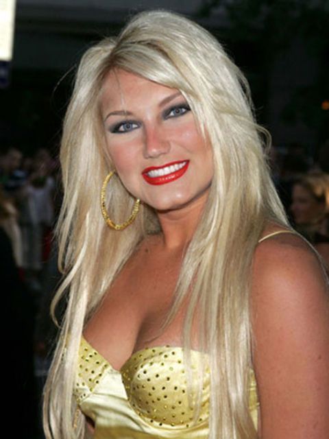 brooke hogan cu părul blond înălbitor
