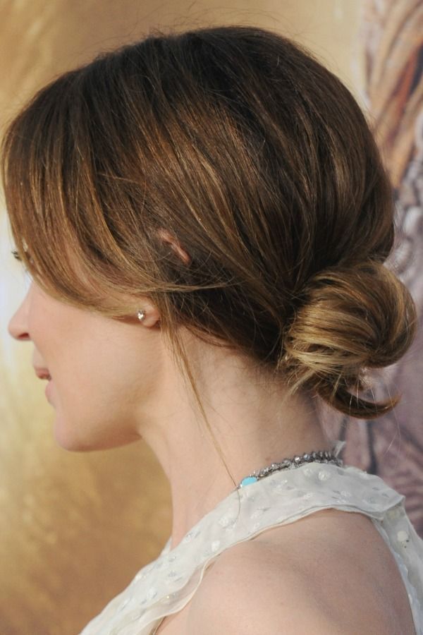 Ohr, Frisur, Kinn, Stirn, Augenbraue, Wimpern, Ohrringe, Stil, Kiefer, Pony,