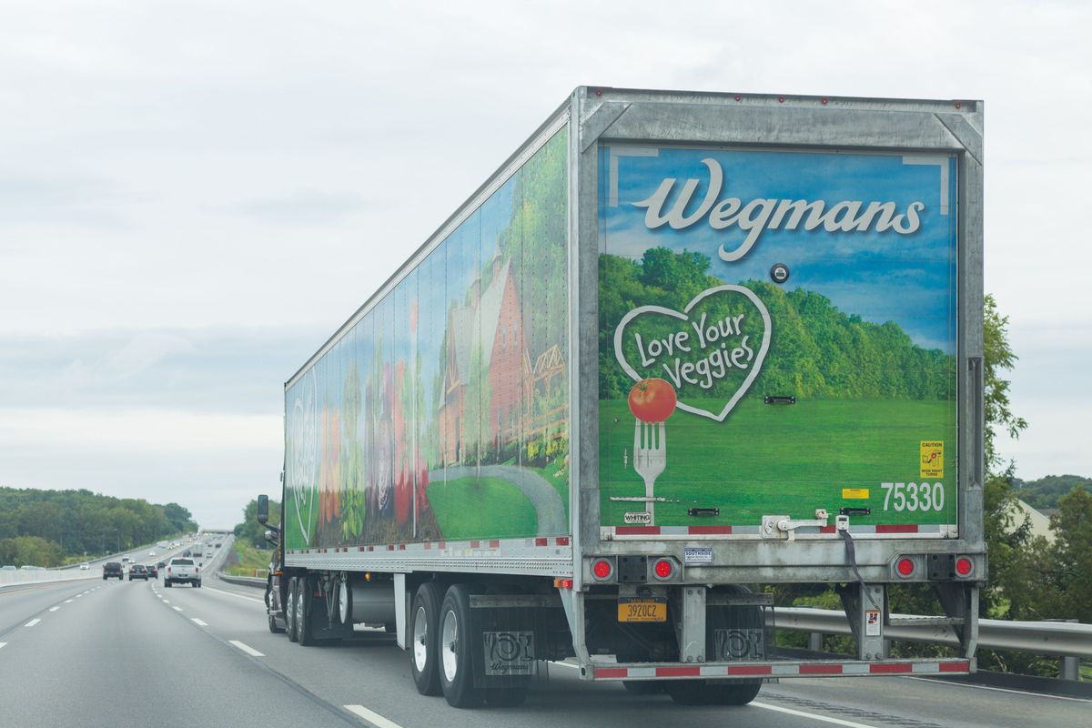Wegmans Tạp hóa Xe vận chuyển trên đường