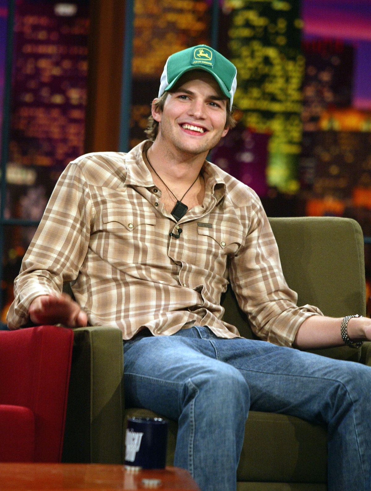 阿什顿·库彻（Ashton Kutcher）与杰伊·莱诺（Jay Leno）一同出席《今夜秀》