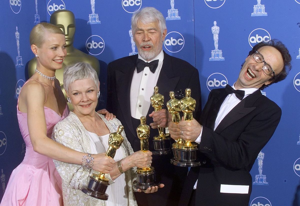 (Din L-R) Cea mai bună actriță Gwyneth Paltrow pentru