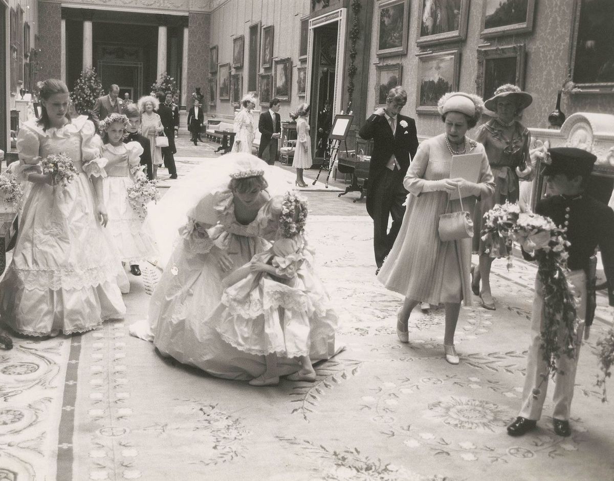 Rochie, fotografie, petală, îmbrăcăminte de mireasă, pălărie, stil, costum, rochie, monocrom, rochie de mireasă,