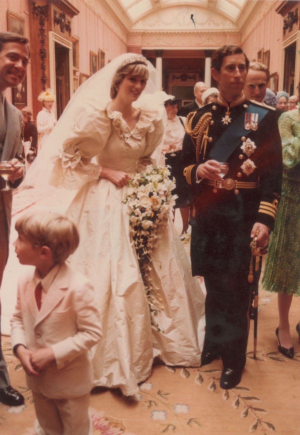 Față, Fotografie, Îmbrăcăminte de mireasă, Rochie, Tradiție, Îmbrăcăminte formală, Mireasă, Rochie de mireasă, Ceremonia, Voal,