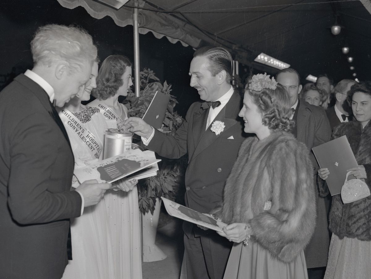 walt Disney và vợ đến dự buổi ra mắt phim