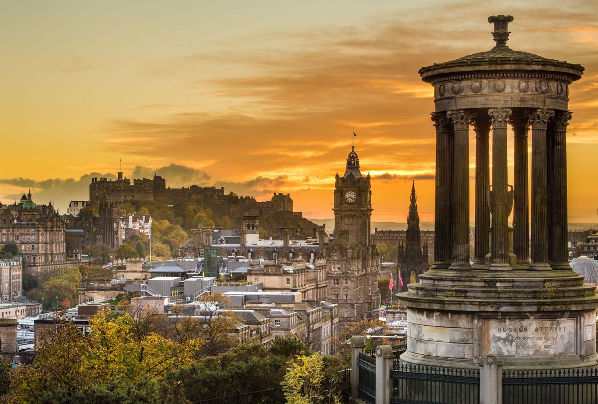 Edinburgo miesto peizažo saulėlydis