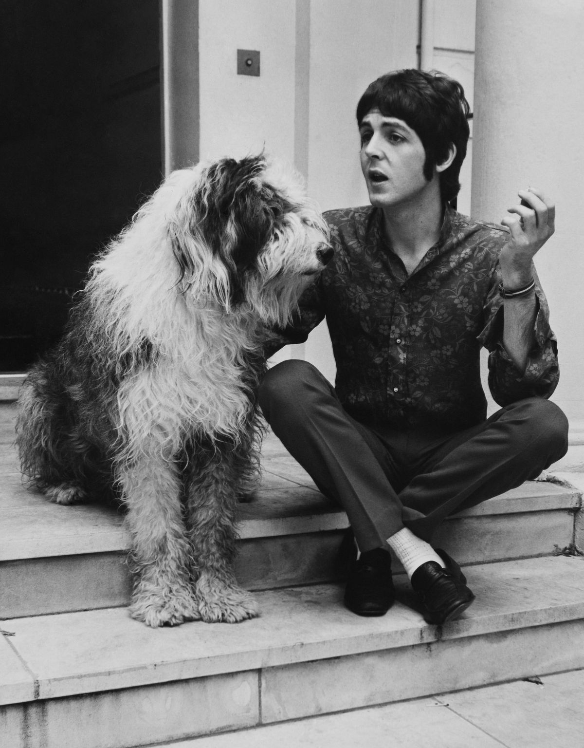 Ο Paul Mccartney και ο σκύλος του Martha κατά τη διάρκεια της δεκαετίας του 