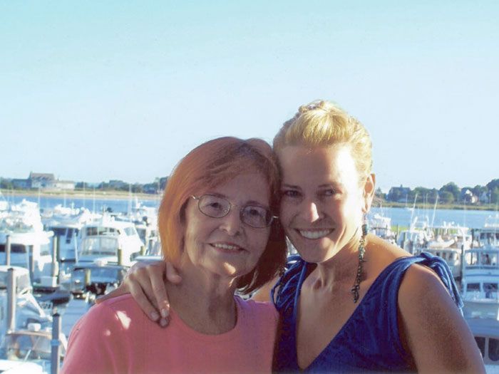 chelsea-handler-mom-1-0312-de.jpg