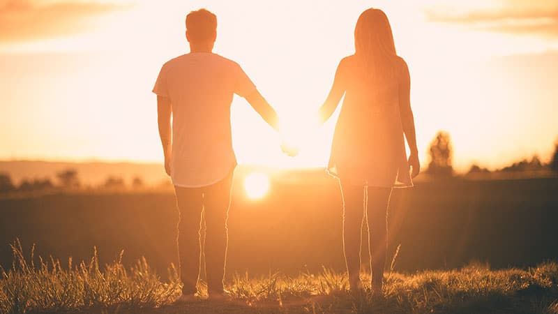 paar hand in hand