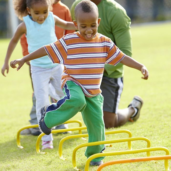 Infantil, Jugar, Espai públic, Diversió, Groc, Parc infantil, Infantil, Recreació, Herba, Oci,
