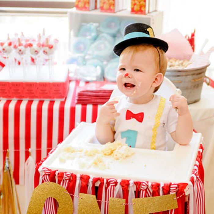 Criança, Produto, Bolo, Creme de manteiga, Aniversário, Decoração de bolo, Bebê, Criança pequena, Doçura, Comida,