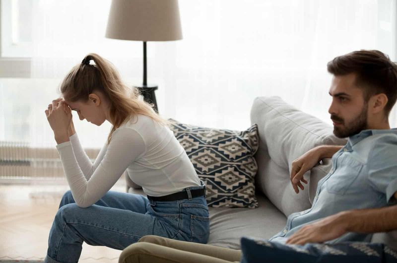cặp vợ chồng không hạnh phúc trong một cuộc tranh cãi
