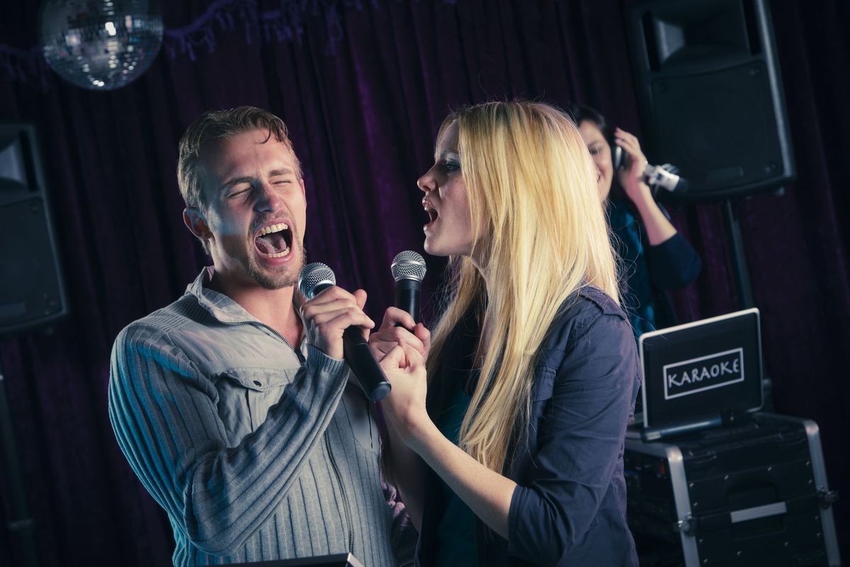 Performance, Intrattenimento, Canto, Evento, Arti dello spettacolo, Musicista, Cantante, Artista musicale, Divertimento, Musica pop,