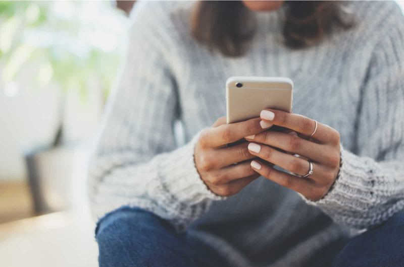   SMS wanita di telepon