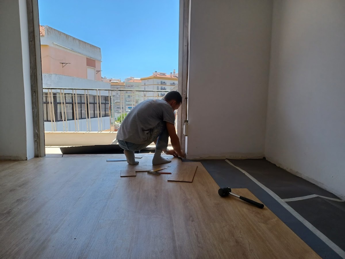 Três Mundos | Remodelações, Pintura, Pavimento Flutuante, Pladur foto 2