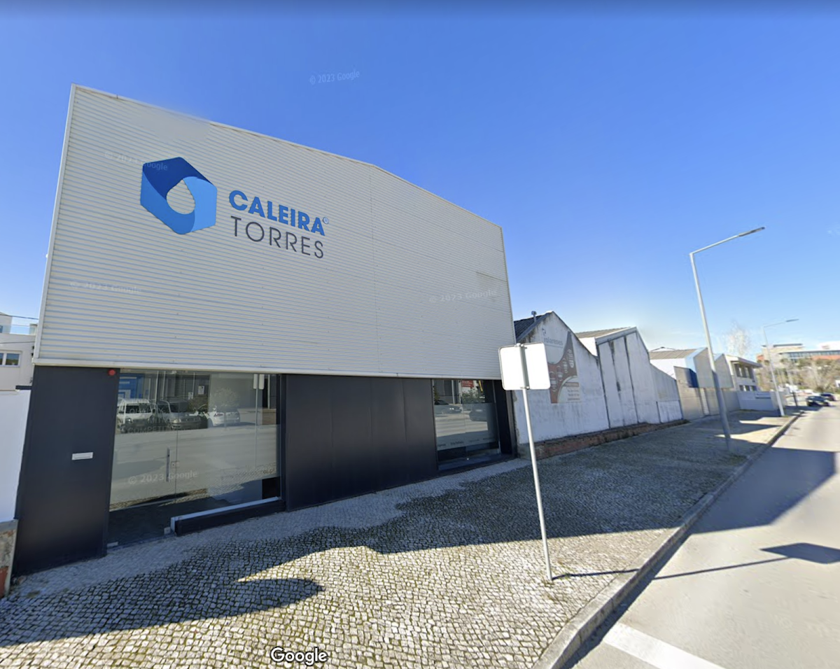 Caleira Torres - Caleiras, Rufos, Capeamento e Soluções de Aproveitamento de Águas. foto 1