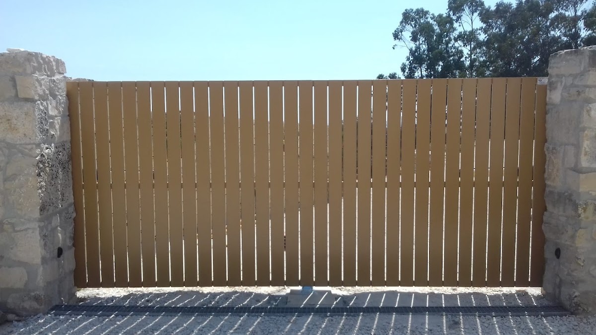 PortõesDMC - Indústria de Portas e Grades, Lda foto 2