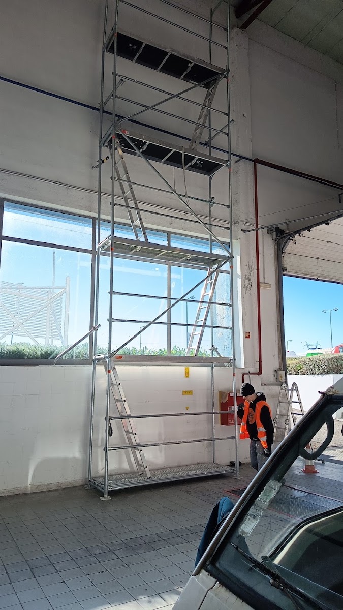 Andaimes Portugal Aluguer e Obras foto 4