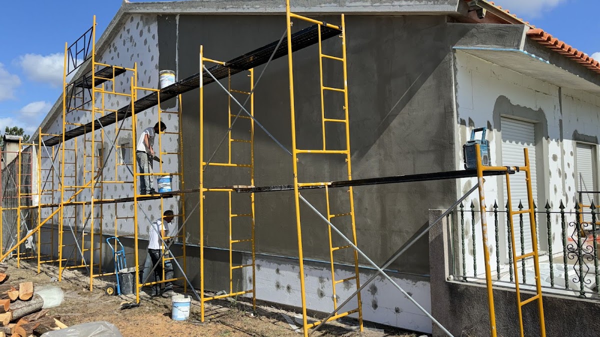 SOS Obras Aveiro, pinturas, remodelações, canalizador, capoto foto 1