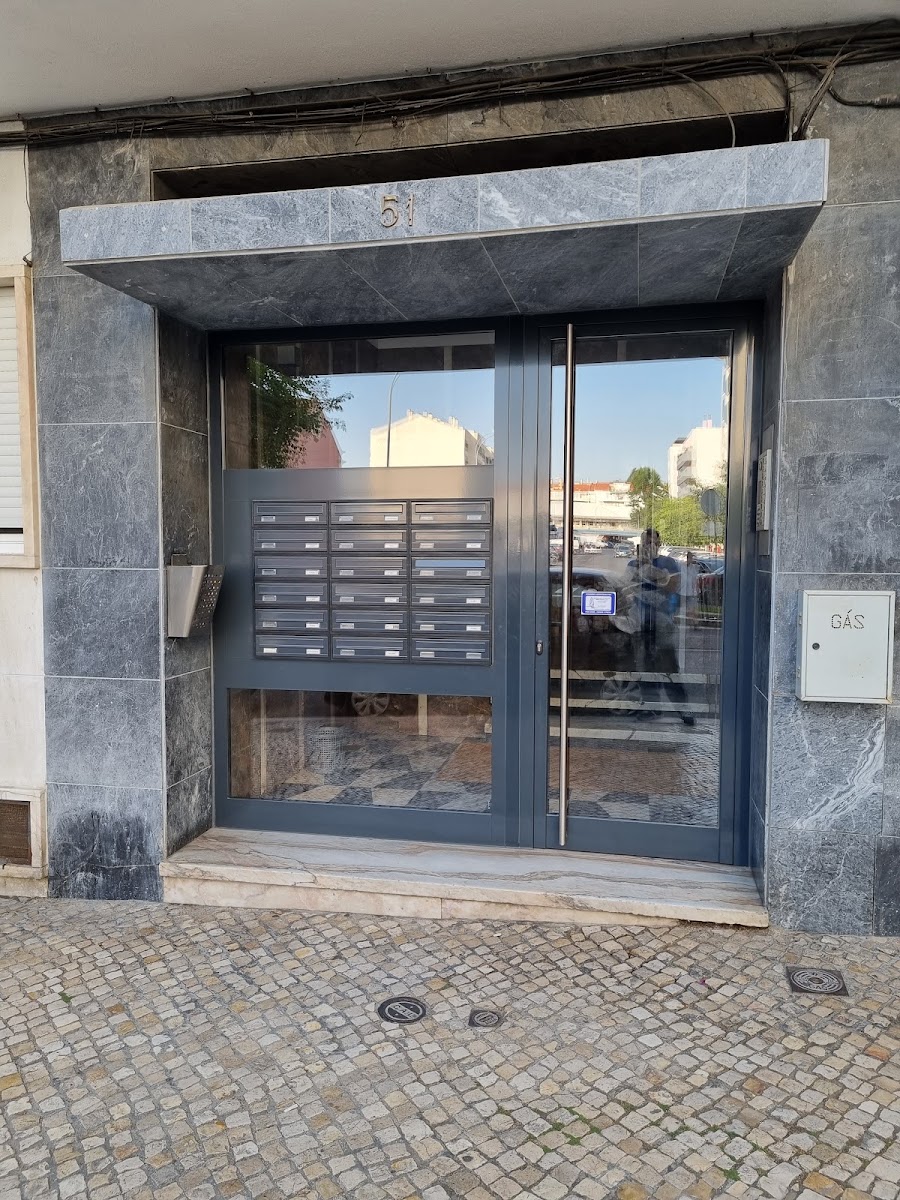 Fazmeca - Fabricante caixilharia em aluminio e pvc foto 3