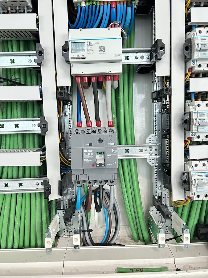 AMAGUST Instalações Elétricas foto 4