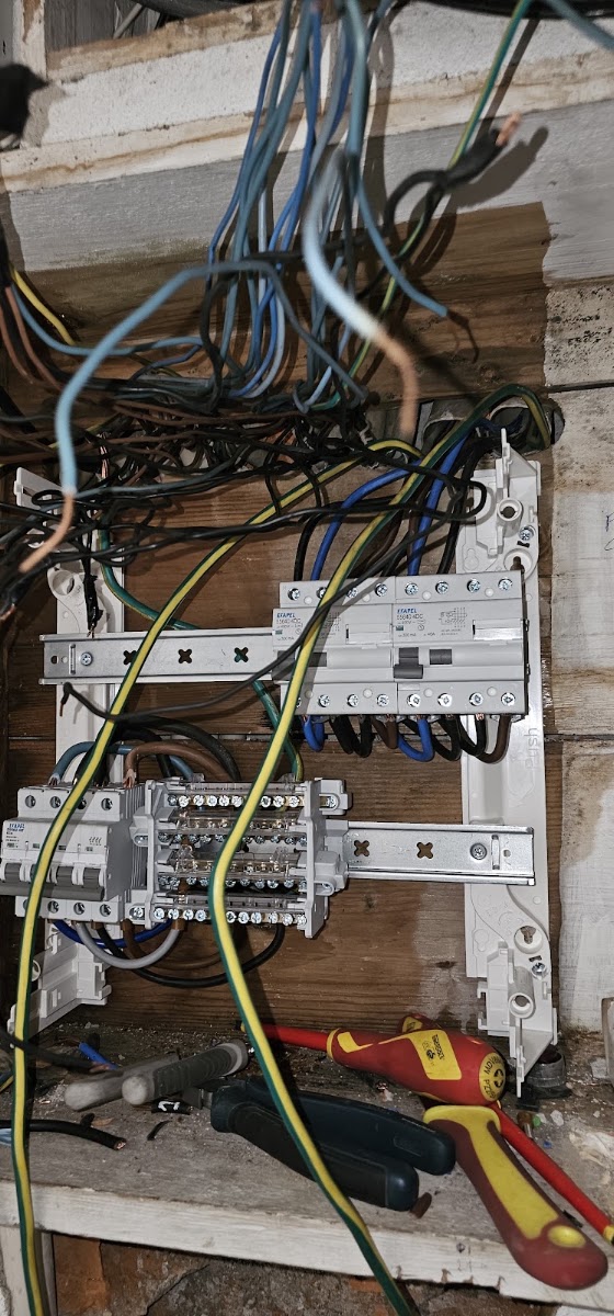 Granadeiro Prudêncio | Instalações Elétricas Sustentáveis e Mobilidade Elétrica foto 7