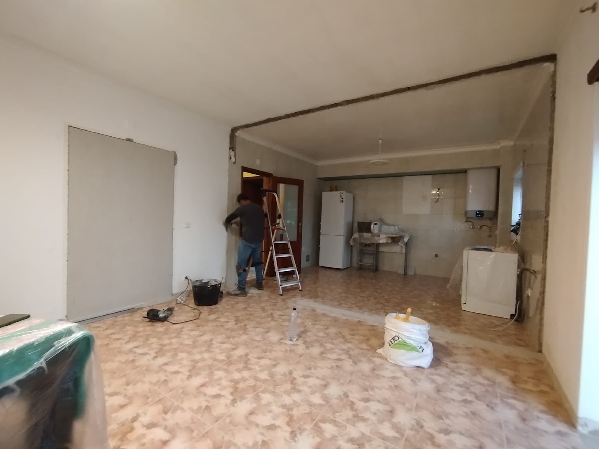 Pavimento flutuante Alvenaria, bloco tijolo, reboco, ladrilho, porcelanato Capoto, Pladur pinturas, remodelação foto 7
